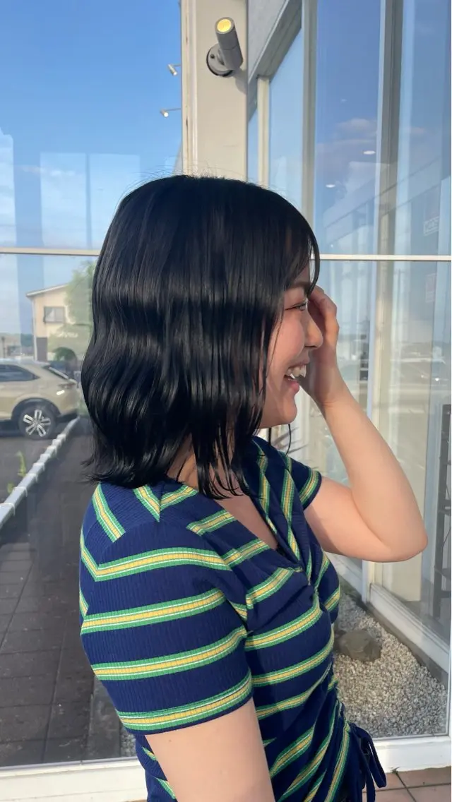 ミディアム カラー 黒髪 ブルーカラー ブルーブラック DIVA DIVO Arbor キズナのヘアスタイル