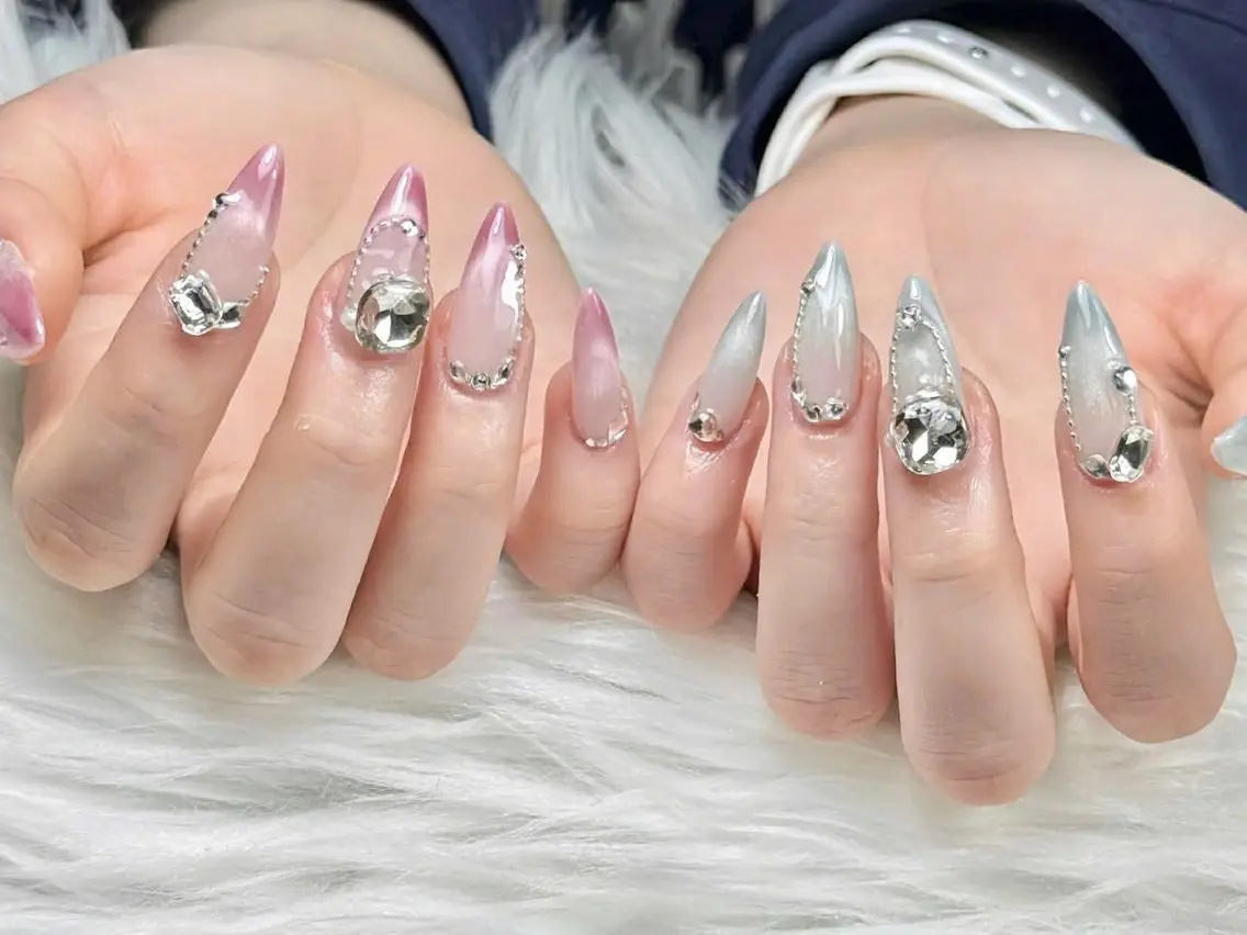 ネイル アートネイル ボルドー フレンチネイル ジェルネイル 氷ネイル・うるうるネイル ハンドネイル Julie NailSalonのネイルデザイン