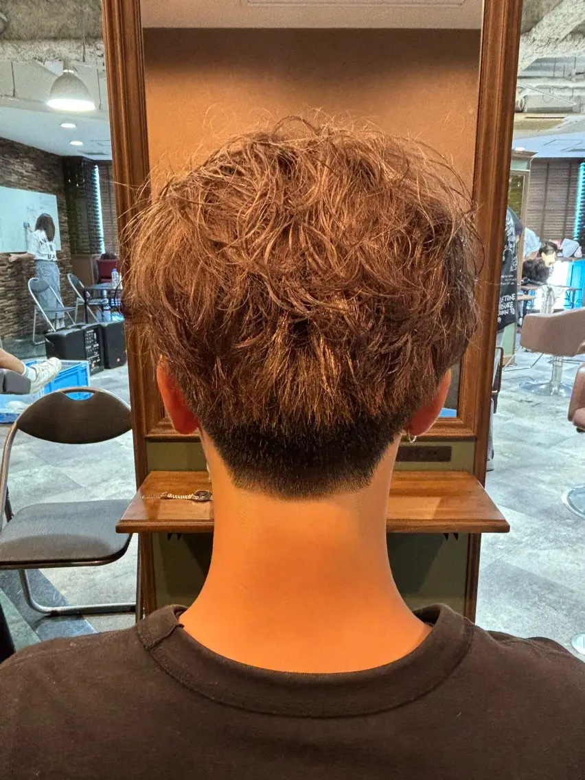 ショート カラー 下津浦 竜成のヘアスタイル