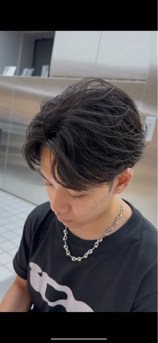 ショート パーマ ヘアアレンジ メンズ センターパート フェザーパーマ メンズパーマ カット パーマ fifth park 六反穂 龍介のヘアスタイル