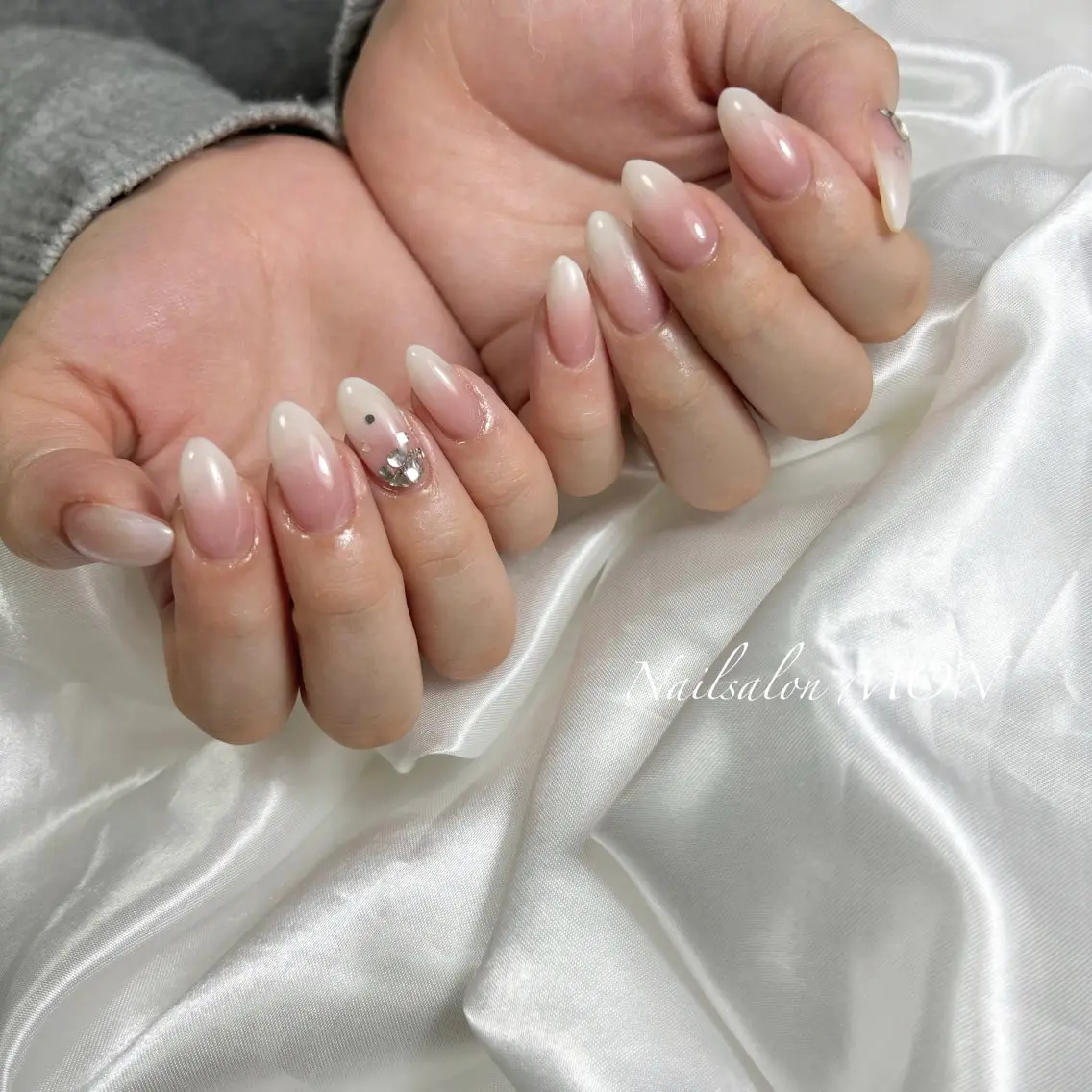 ネイル ストーンネイル ハンドネイル Nailsalon MONのネイルデザイン