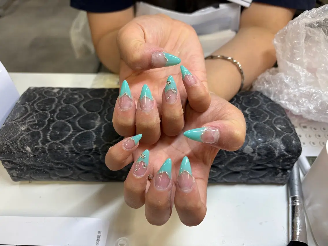 ネイル フットネイル フレンチネイル ハンドネイル LAVISH manaのネイルデザイン