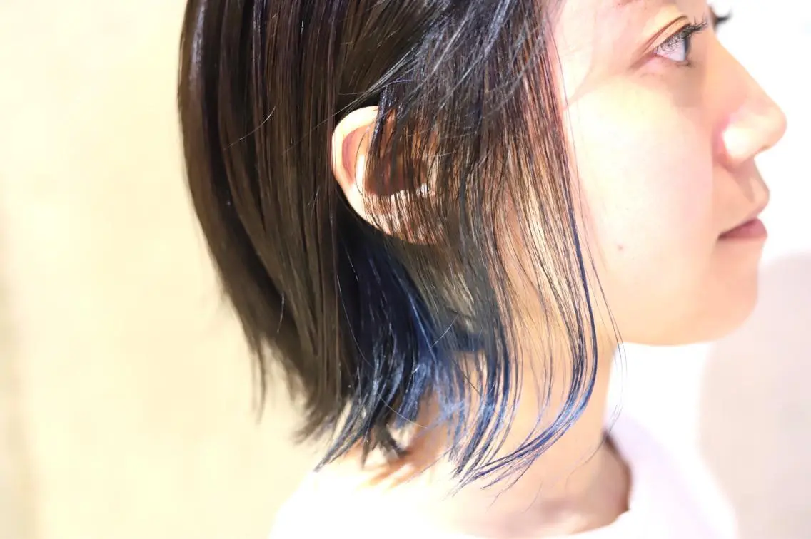 ショート カラー ブリーチ ブルーカラー インナーカラー アドミラルYoshi oのヘアスタイル