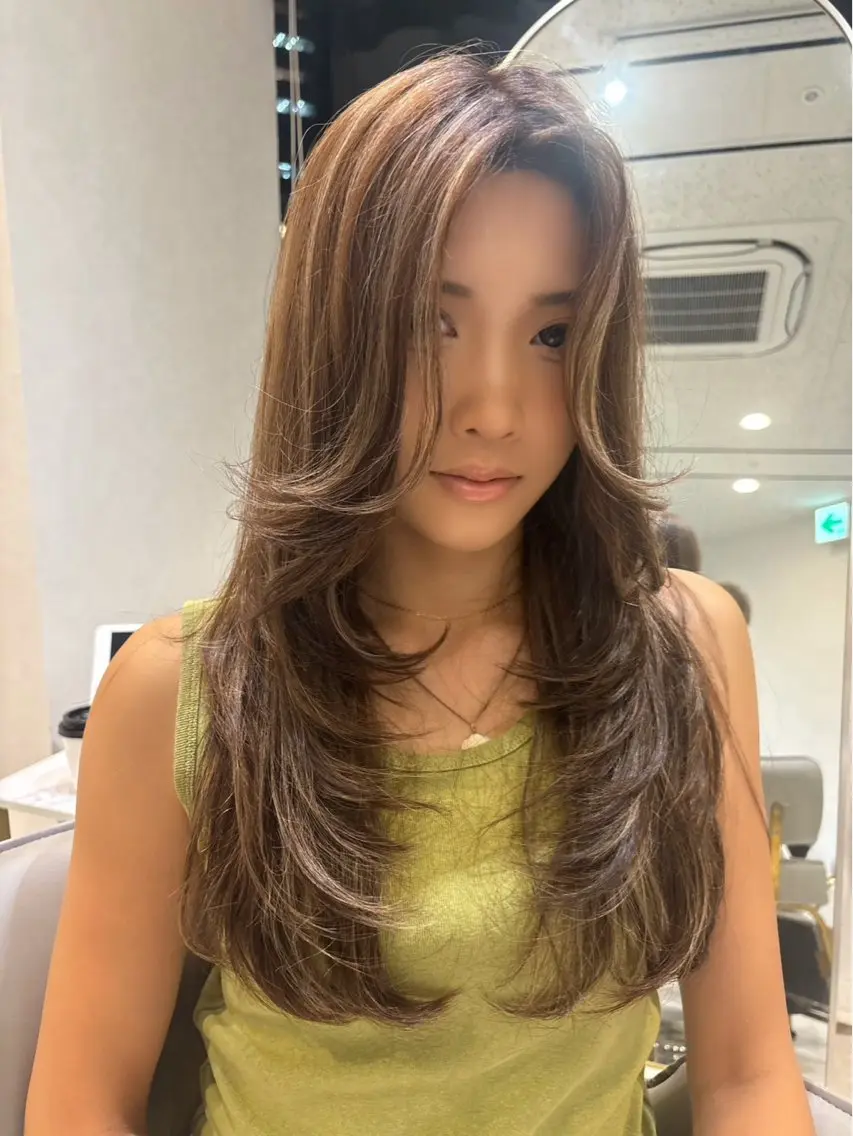 ロング カラー シールエクステ バレイヤージュ ベージュカラー ブリーチ ケアブリーチ カット ヘアカラー 大阪梅田/レイヤー/ ハイライト/yuuのヘアスタイル