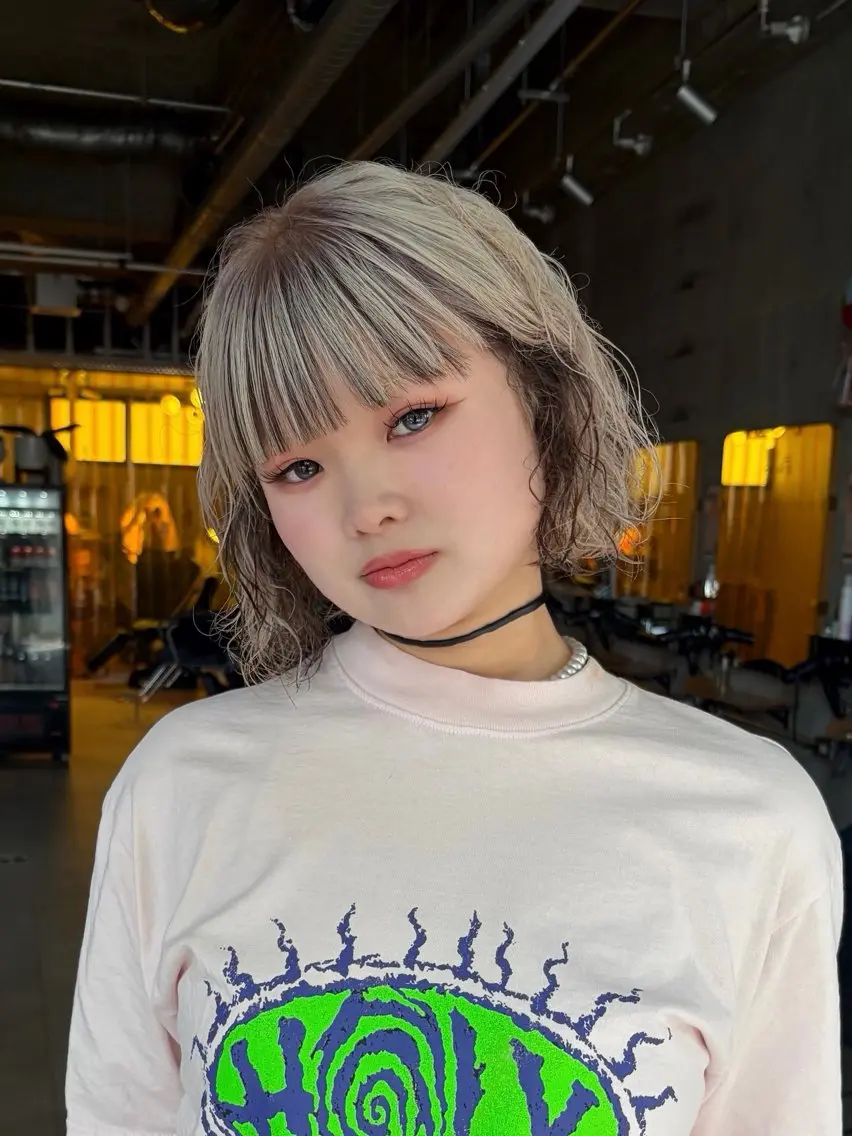 ショート ヘアカラー sara ブリーチカラーのヘアスタイル