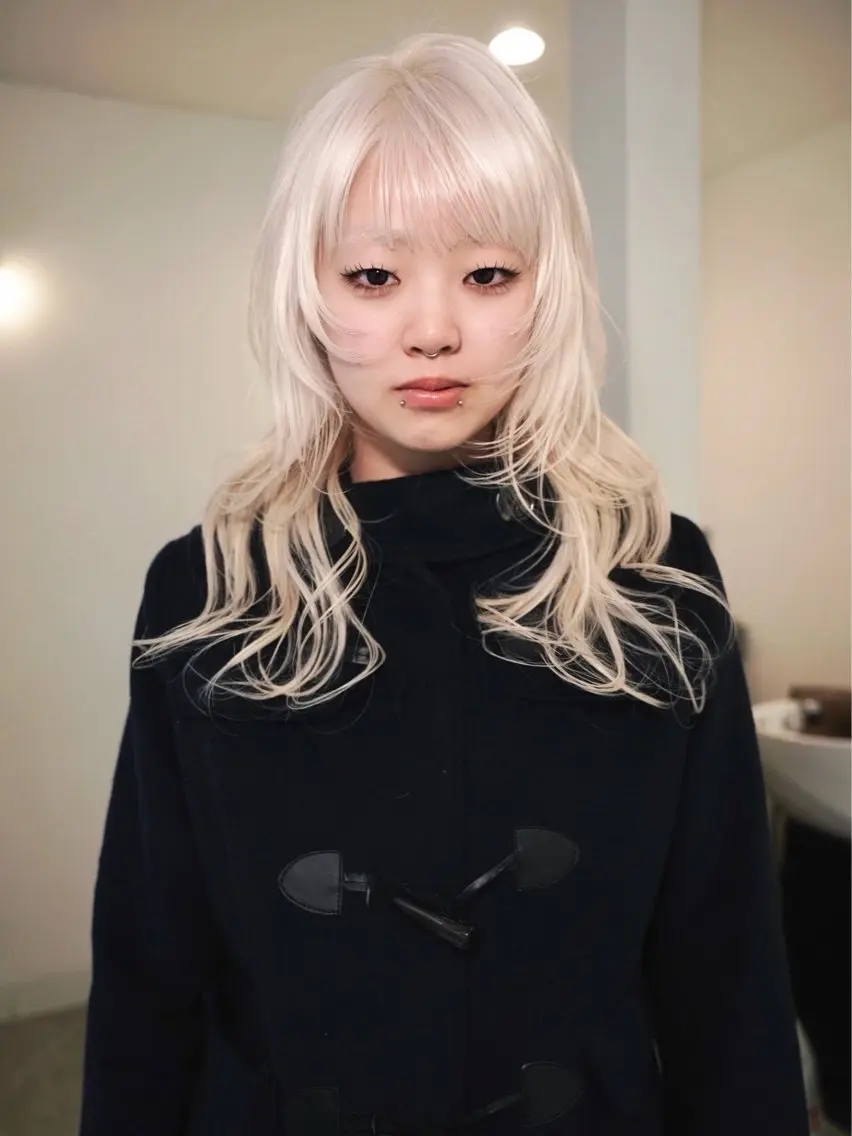 セミロング カラー ブロンド ホワイトブロンド レイヤーカット カット ヘアカラー トリートメント Kaito🐶 /デザイン/レイヤーのヘアスタイル
