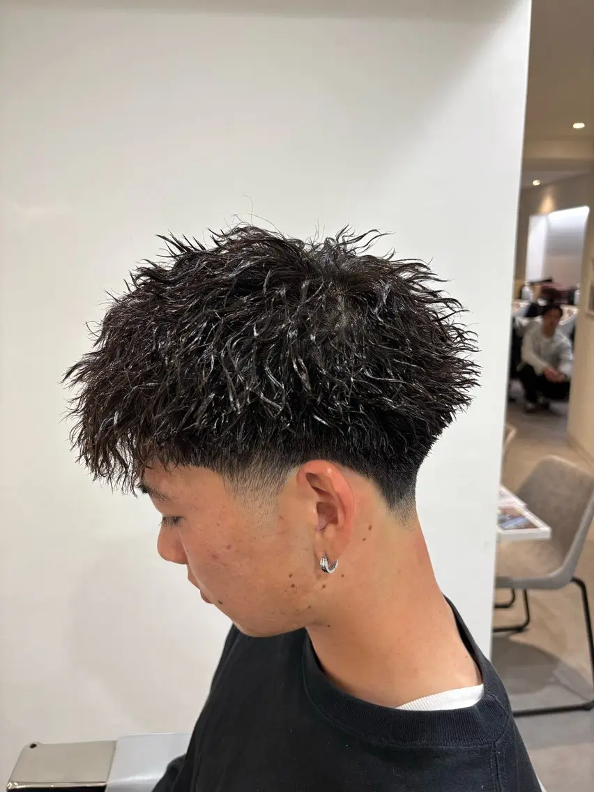 ショート パーマ メンズ フェードカット メンズパーマ カット パーマ 深澤 知樹のヘアスタイル