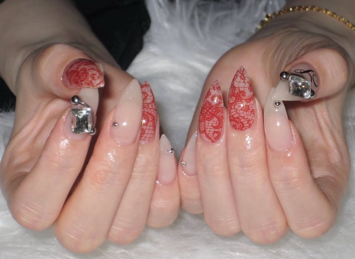 ネイル レース 赤色 ハンドネイル Anju Nailのネイルデザイン