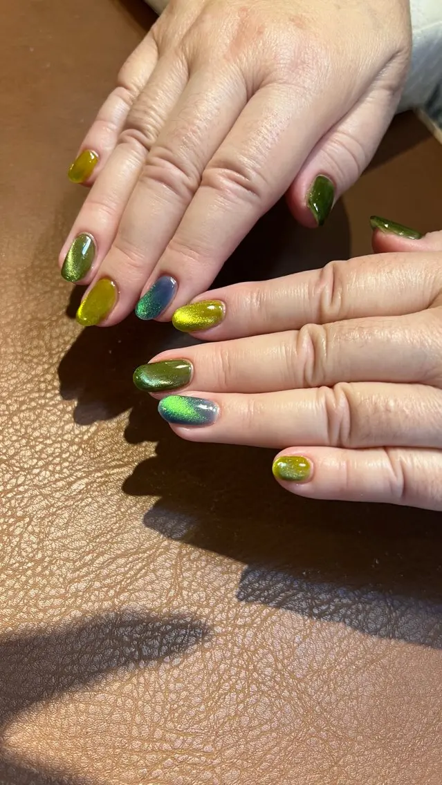 ネイル グリーン マグネットネイル ハンドネイル &nudgenail 本多のネイルデザイン