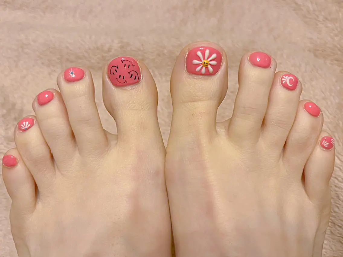 ネイル アニマル柄 アートネイル フラワーネイル フットネイル ミラーネイル フットネイル Nina's nailのネイルデザイン