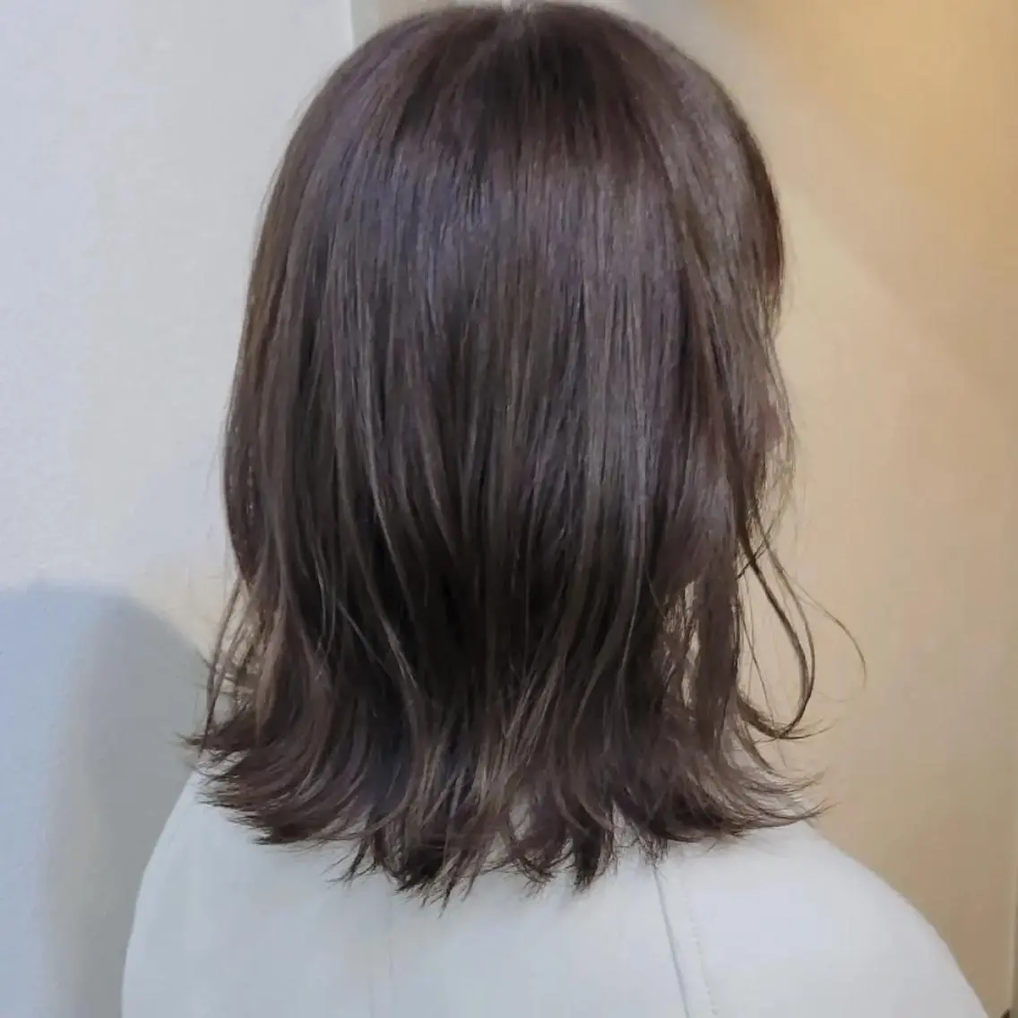 ミディアム カラー グレージュ カット ヘアカラー トリートメント 伊藤 功士のヘアスタイル