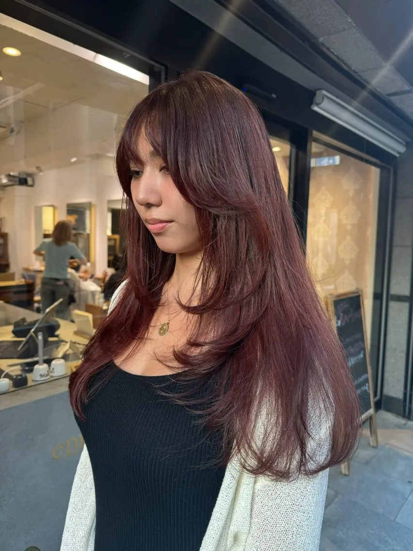 ロング カラー レッドカラー レイヤーカット ロング ARISA 学芸大学/海外ヘアのヘアスタイル