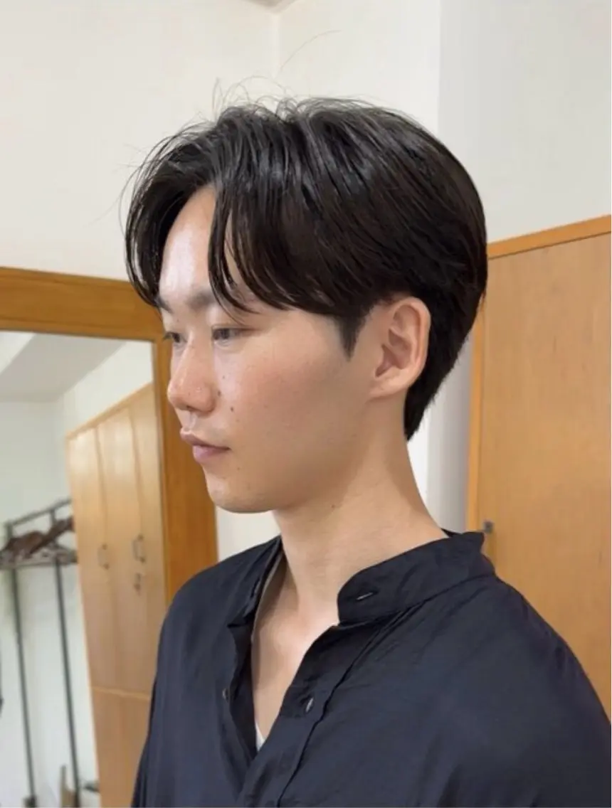 パーマ メンズ メンズブリーチ センターパート メンズハイトーン カルマパーマ メンズ韓国風 カット 縮毛矯正 似合わせメンズカット ブリーチ/ウルフ/栄のヘアスタイル