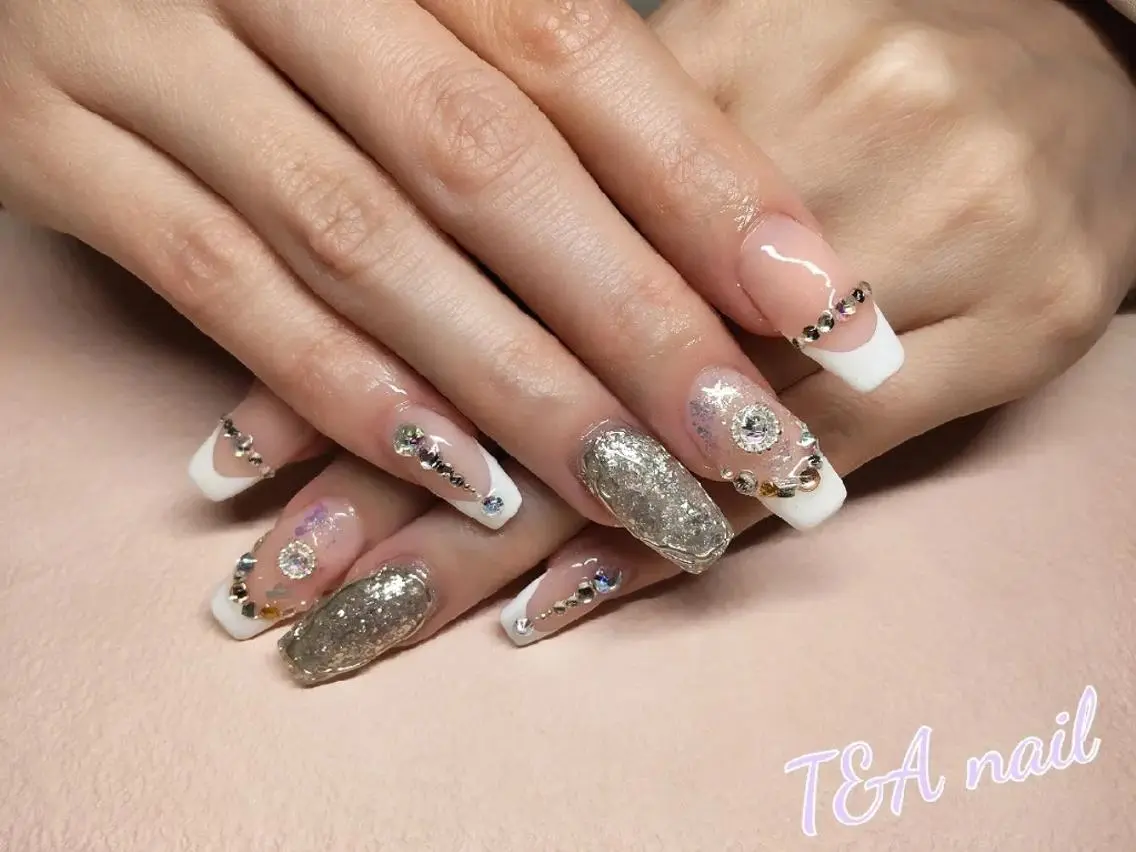 セミロング ネイル 長さ出し フレンチネイル ジェルネイル キラキラネイル ニュアンスネイル T&A nailのネイルデザイン