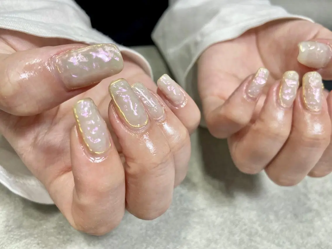 ネイル 氷ネイル・うるうるネイル キラキラネイル 韓国ネイル ホワイト salon de oct.のネイルデザイン