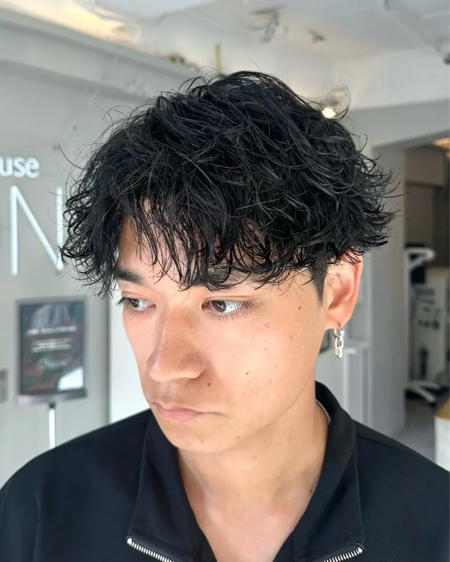 ショート パーマ メンズ センターパート メンズパーマ 刈り上げ 波巻きパーマ ショートヘア カット パーマ 渋谷/メンズ専門 美容師🍚ふみやのヘアスタイル