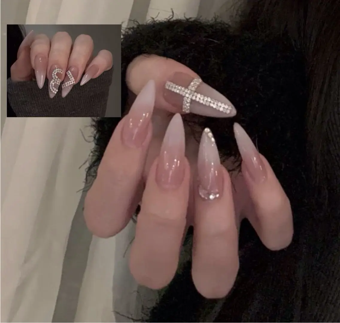 ネイル キラキラネイル 韓国ネイル ロングネイル ワンカラーネイル ワンホンネイル ハンドネイル Rina Nail.Novaのネイルデザイン