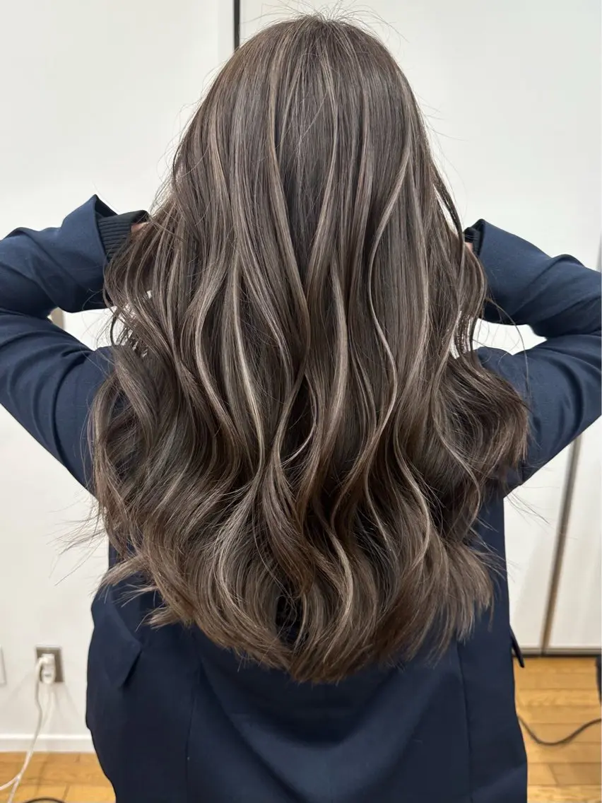 ロング カラー シールエクステ バレイヤージュ ベージュカラー ブリーチ ケアブリーチ ヘアカラー トリートメント 大阪梅田/レイヤー/ ハイライト/yuuのヘアスタイル