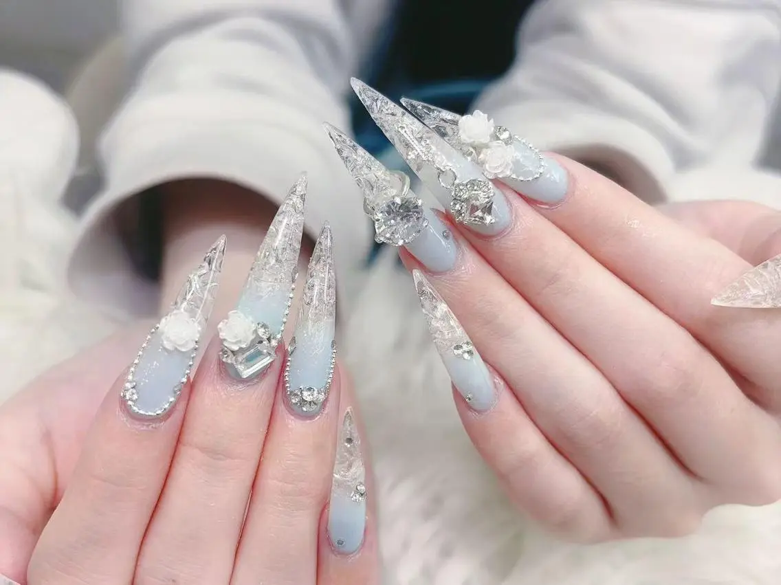 ネイル 長さ出し キラキラネイル 韓国ネイル ロングネイル マグネットネイル ハンドネイル ハンドケア MUNI🎀 NAIL のネイルデザイン