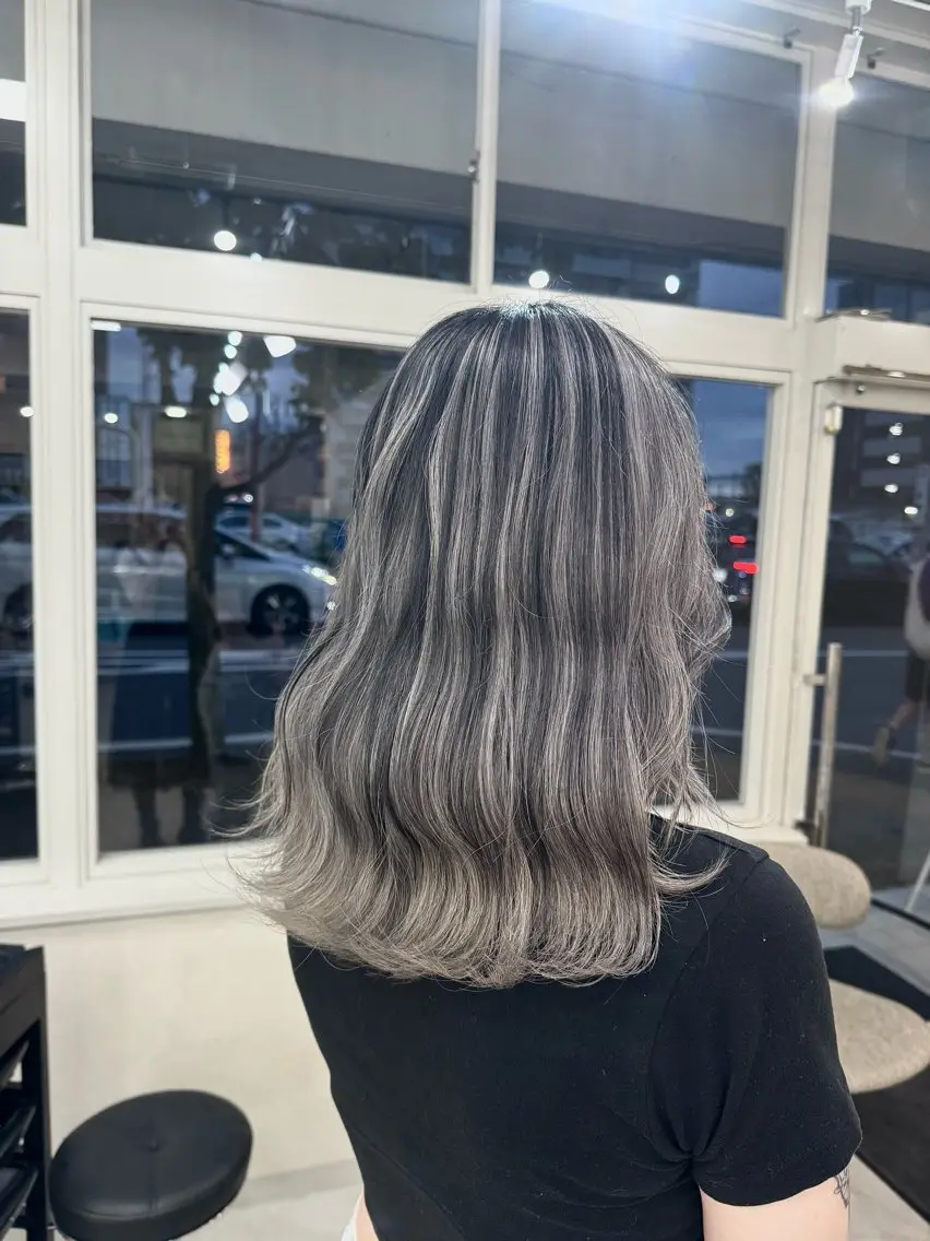 ミディアム カラー デザインカラー 堀越 美羽のヘアスタイル