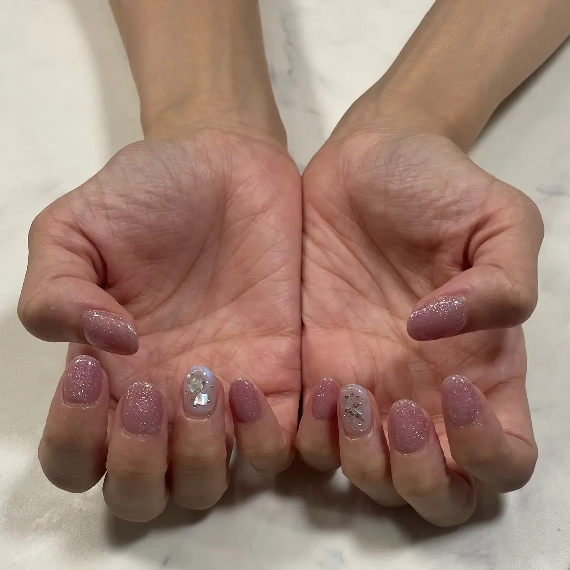 ネイル ラメ(グリッター) ピンク ハンドネイル 心愛 Knailのネイルデザイン