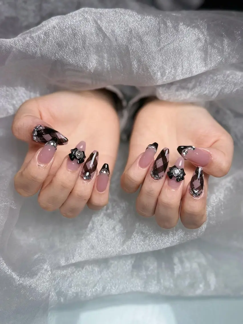 ネイル フレンチネイル 韓国ネイル マグネットネイル ニュアンスネイル オフィスネイル ハンドネイル Hi beauty 渋谷のネイルデザイン