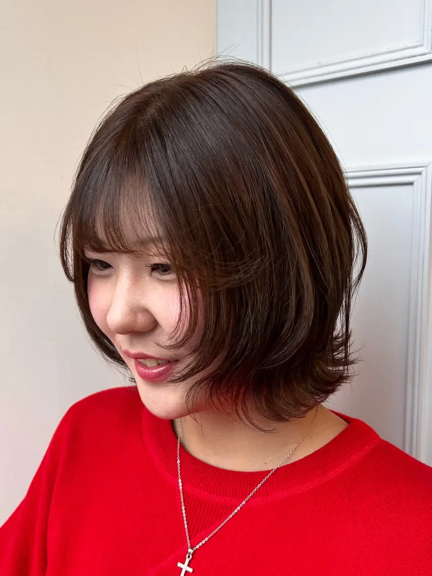 ミディアム カット ヘアカラー オオバヤシ マホのヘアスタイル