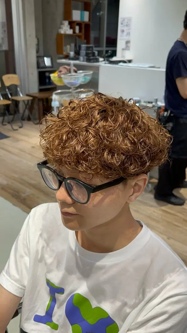 カラー パーマ メンズ カット ヘアカラー パーマ fifth原宿 宮部蓮のヘアスタイル