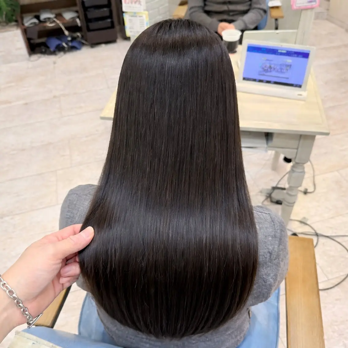 セミロング カット ヘアカラー トリートメント 店長✨レイヤー✖️ 髪質改善✖️韓国ヘアのヘアスタイル