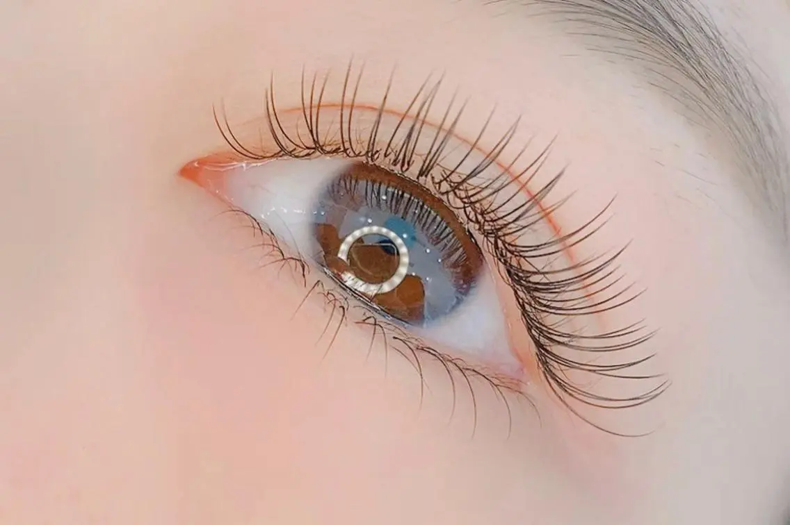 フラットラッシュ上80+下20本🌸 コーティング付き🌈 【✨LED+1200円✨】の写真