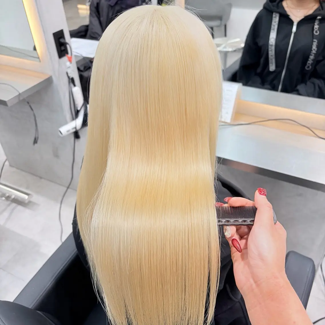 カラー ブリーチ 抜きっぱなしブロンド ブロンド ハイトーンカラー ヘアカラー MOMOKA / Lapis今泉店のヘアスタイル