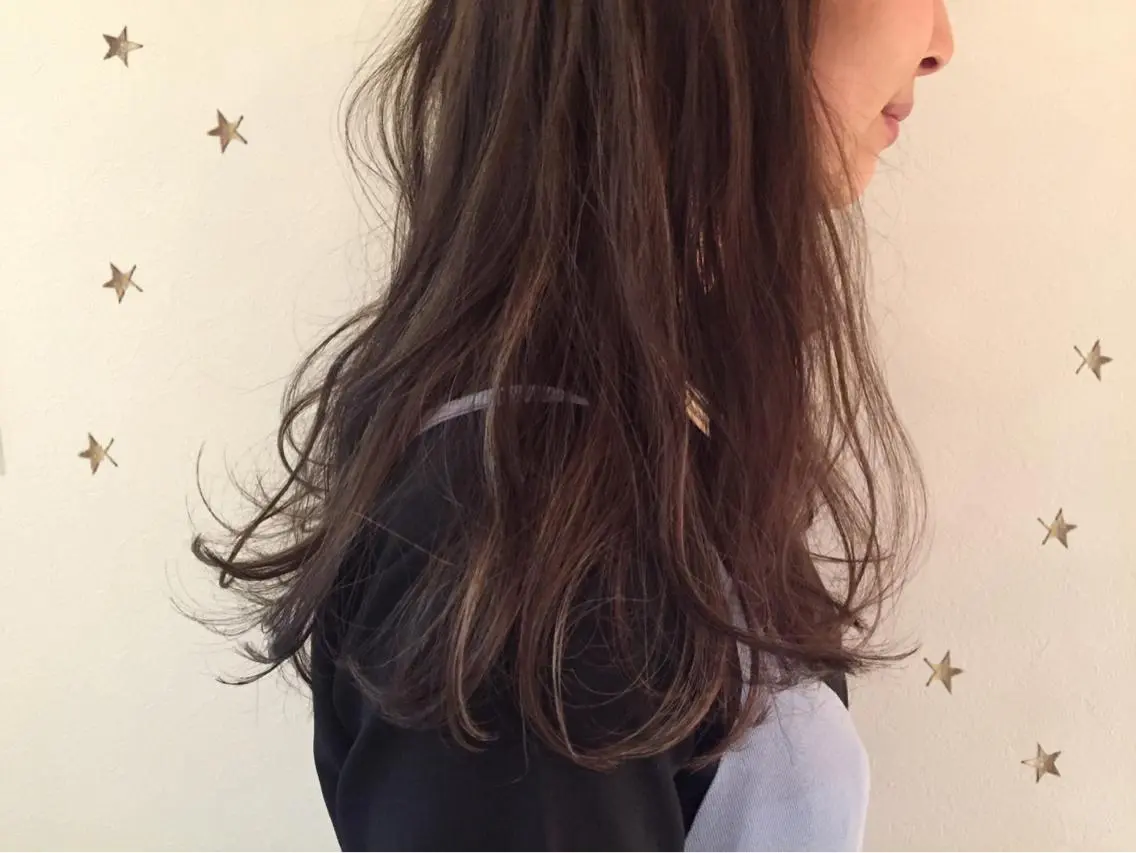 ロング アッシュ ハイライト 市川 千夏のヘアスタイル