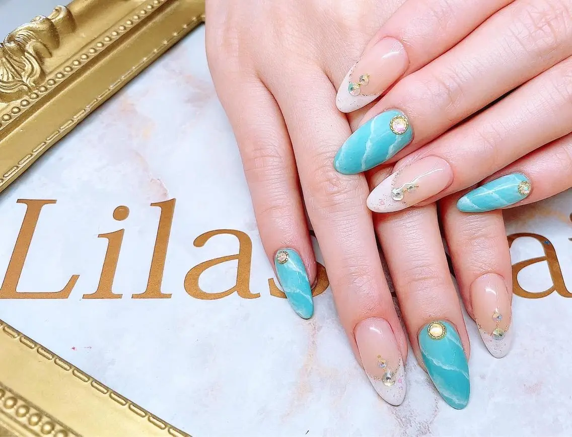 ネイル ブルー ジェルネイル ゴールド ハードジェル キラキラネイル Lilas Nailのネイルデザイン