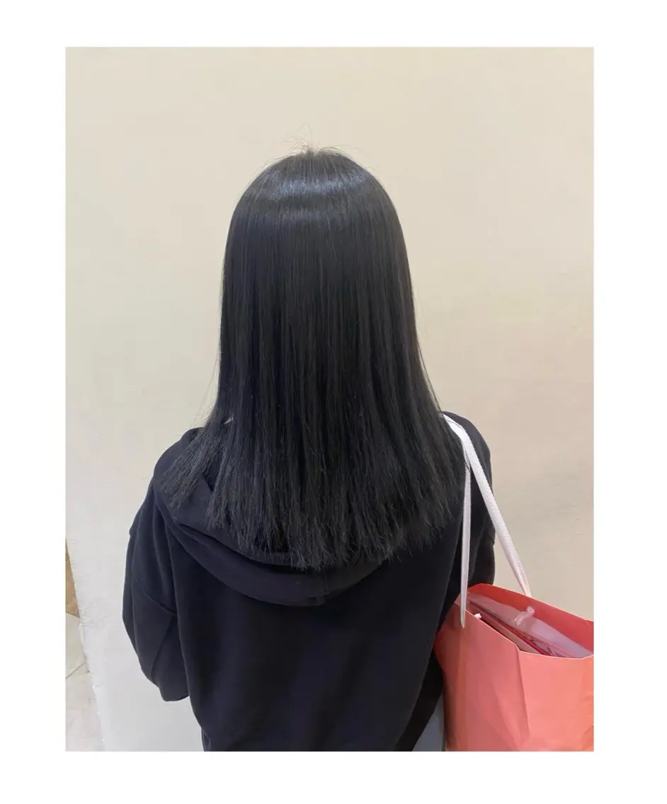 カラー 新嵩 真理のヘアスタイル