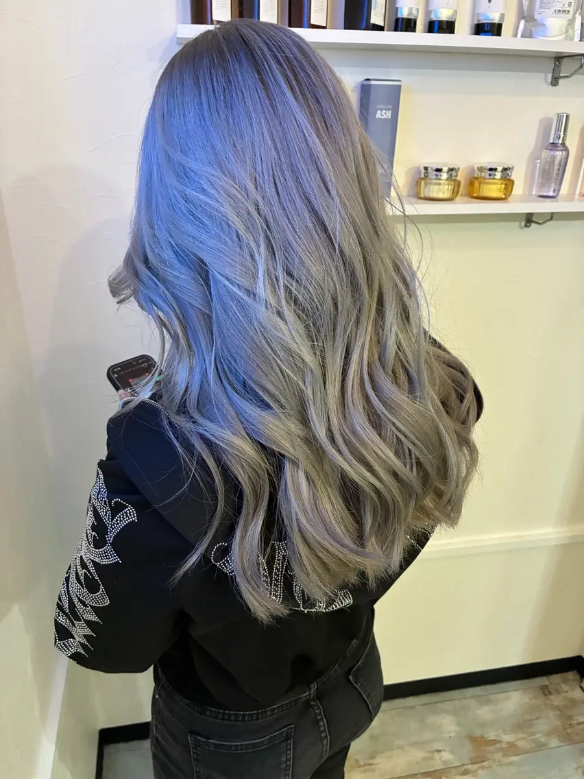 ロング ロング ヘアカラー 山本 雷のヘアスタイル