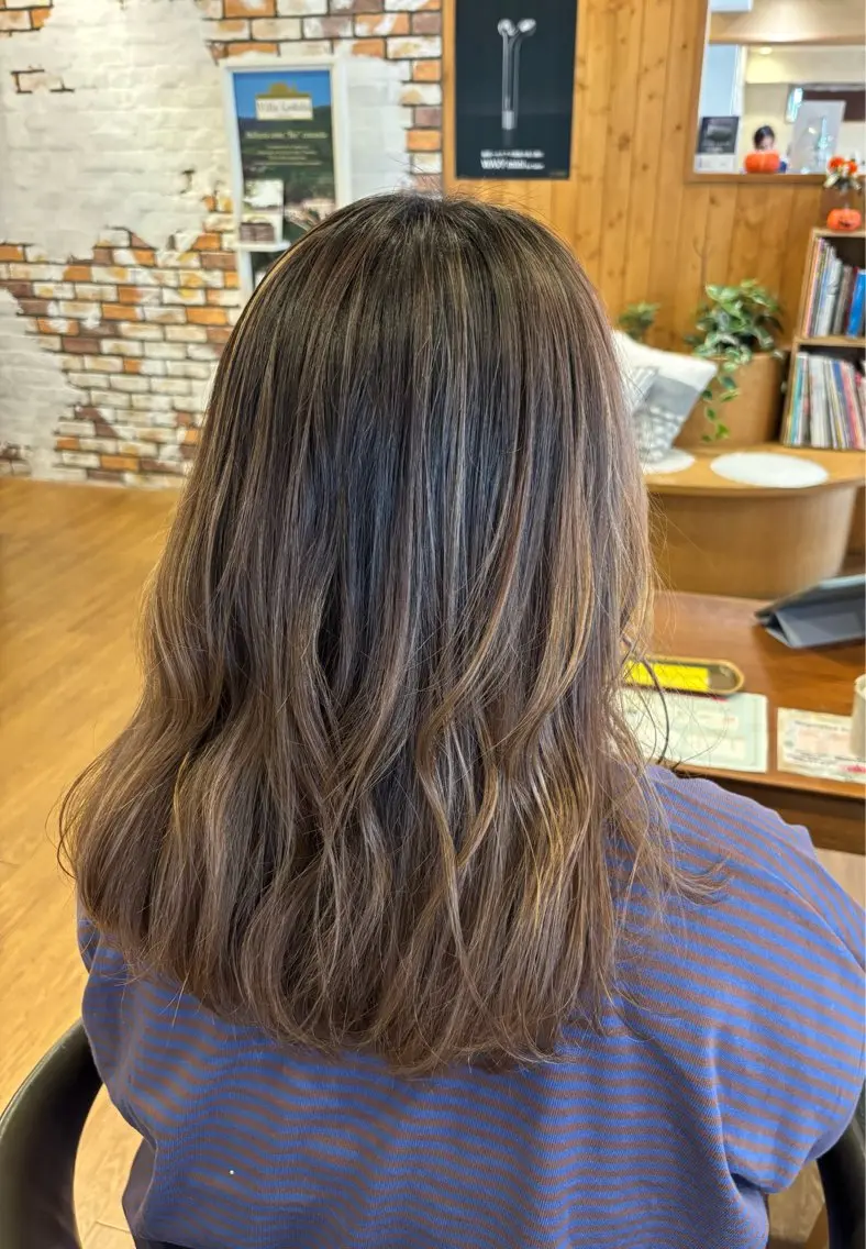 カラー ハイライトカラー ヘアカラー トリートメント レイヤー/髪質改善 山口 恋のヘアスタイル