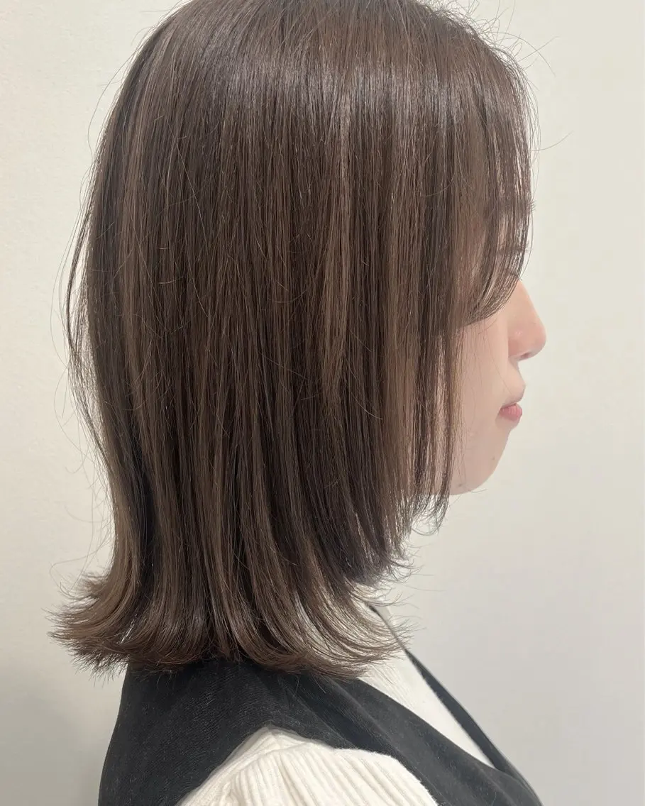 ミディアム カラー 透明感カラー 顔まわりレイヤー レイヤーカット tocca🪴 ARISA🕊️のヘアスタイル