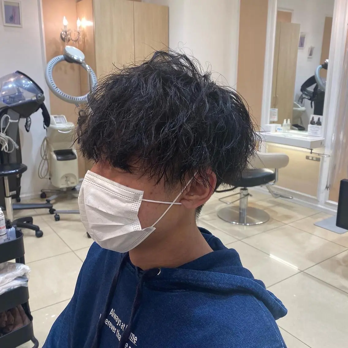 ミディアム パーマ メンズ カット パーマ メンズ特化型美容師 栗山勇人のヘアスタイル