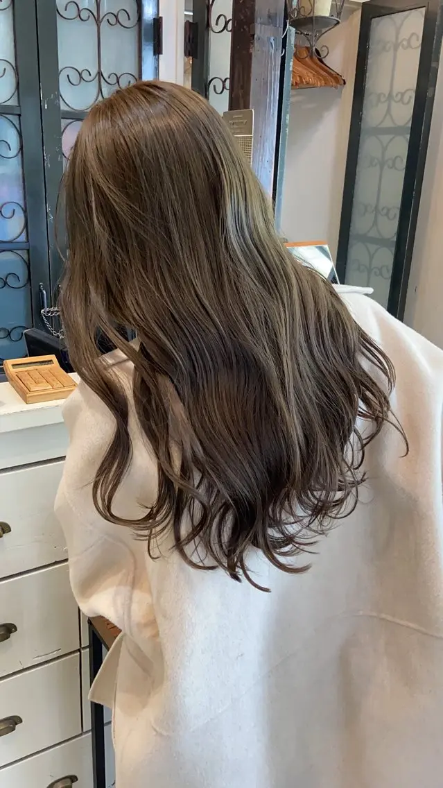 ロング カラー ベージュカラー オリーブベージュ ダメージレス美容師 🌱水島侑理のヘアスタイル