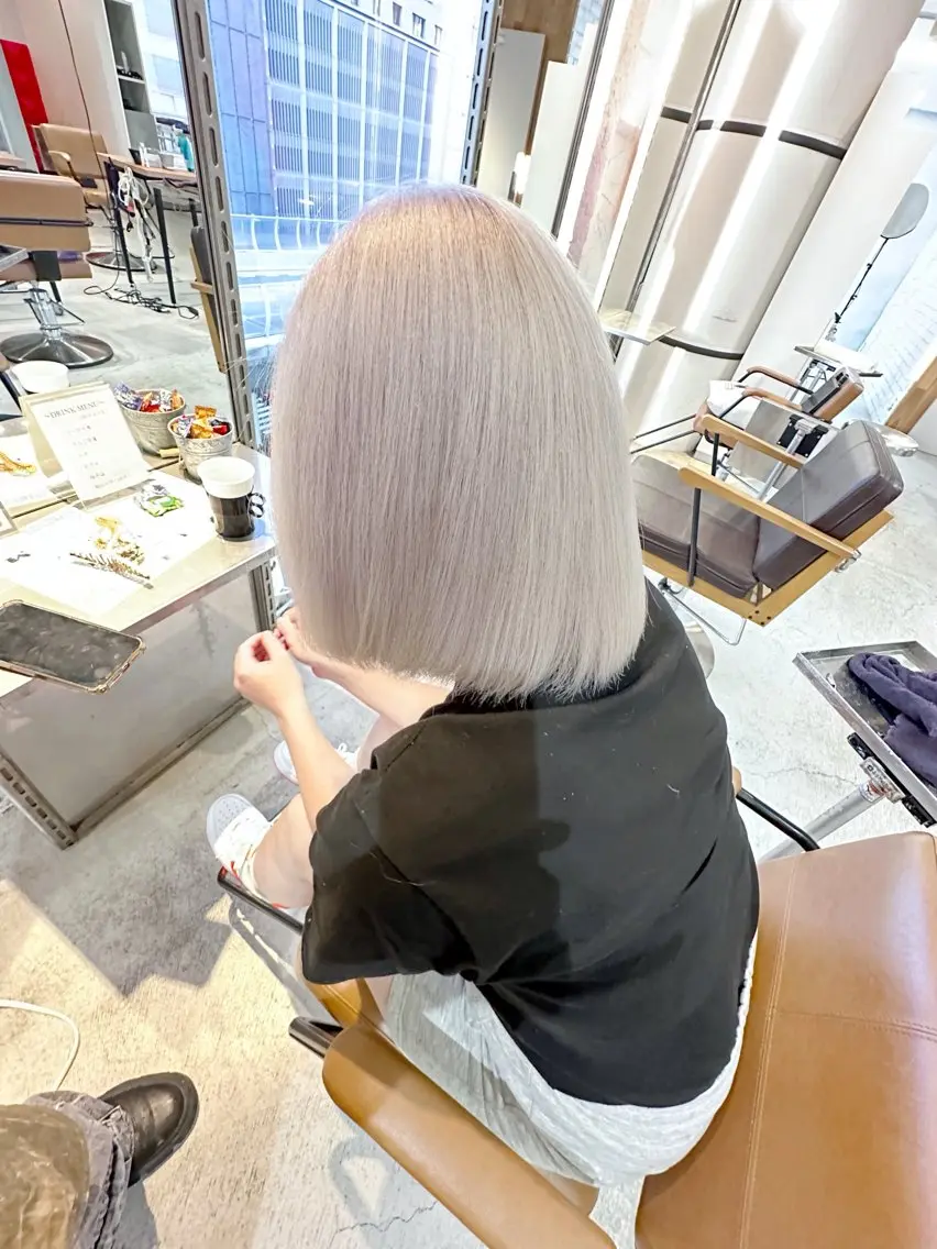 ショート カラー ハイトーンカラー トリートメント レイヤーブリーチ特化 ホワイト専門/岸のヘアスタイル