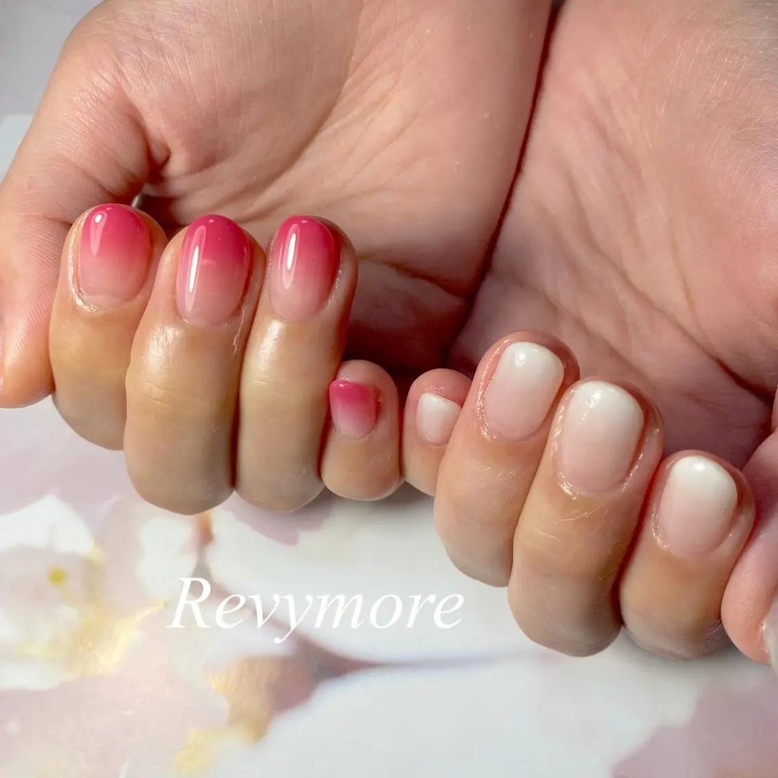 ミディアム ネイル ジェルネイル ニュアンスネイル オフィスネイル ピンク シンプルネイル nail salon Revymoreのネイルデザイン