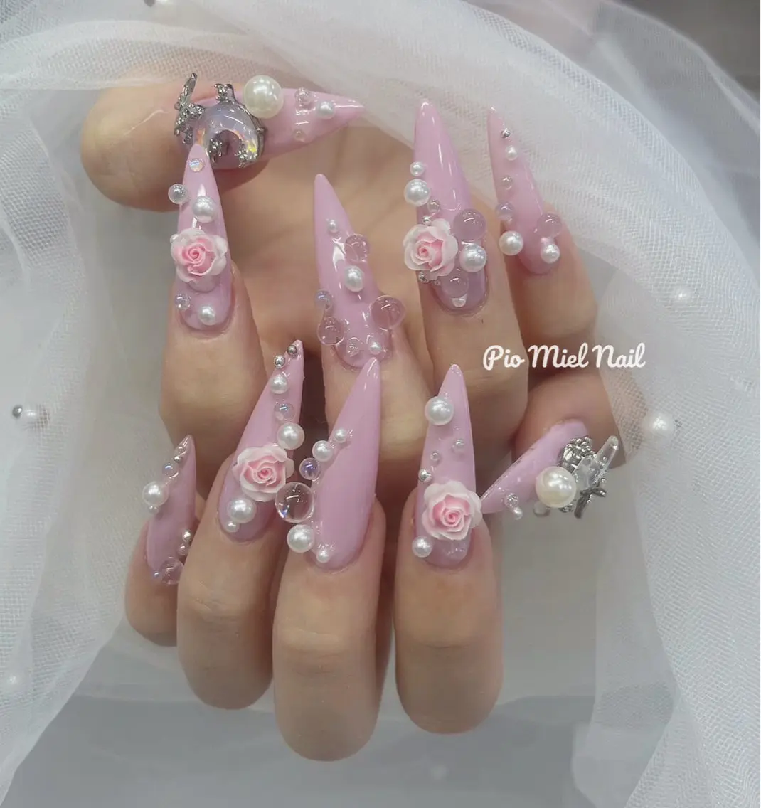 セミロング 韓国風ヘア Pio Mielのネイルデザイン