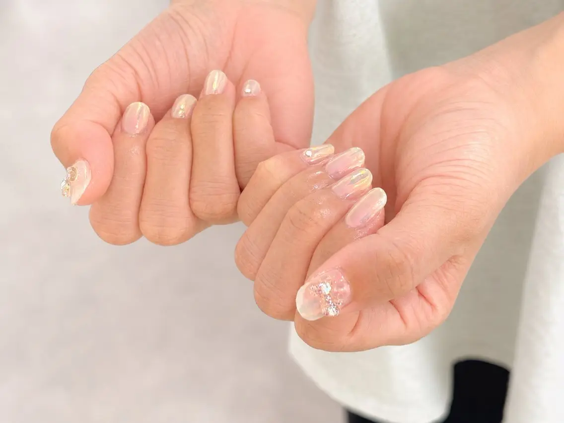ネイル オーロラネイル ミラーネイル リボン ストーンネイル ハンドネイル TIARA💎 MOEのネイルデザイン