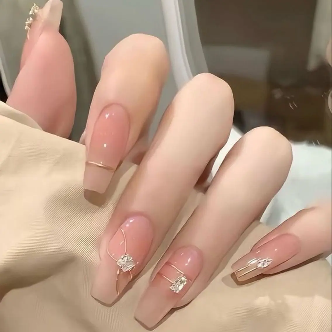 ネイル アートネイル ジェルネイル キラキラネイル 韓国ネイル ニュアンスネイル ハンドネイル ハンドケア Umee Nailのネイルデザイン