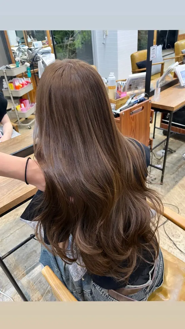 ロング ヘアカラー 森山 千咲のヘアスタイル