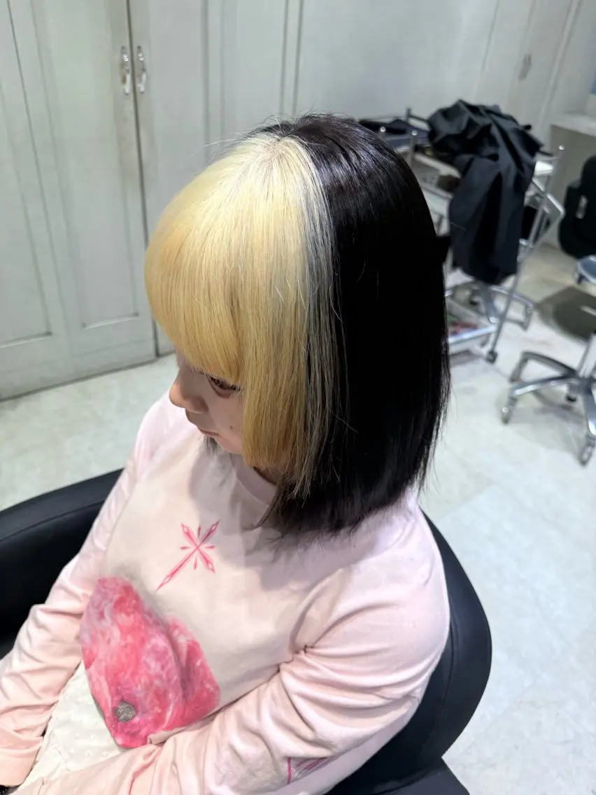ミディアム カラー アッシュ ベージュカラー ブリーチ ブルーカラー 透明感カラー ヘアカラー ハイトーン/ブリーチ 💙みずき💙のヘアスタイル