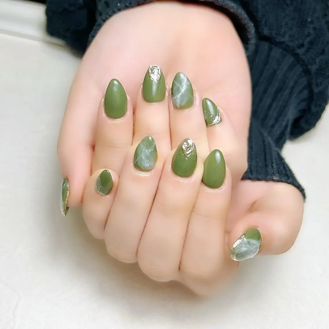 ネイル グリーン キラキラネイル ミラーネイル ニュアンスネイル rouse nail RISATOのネイルデザイン