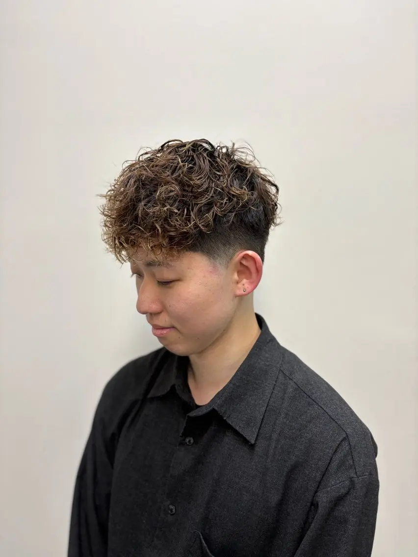 ショート 岡本 佳久のヘアスタイル