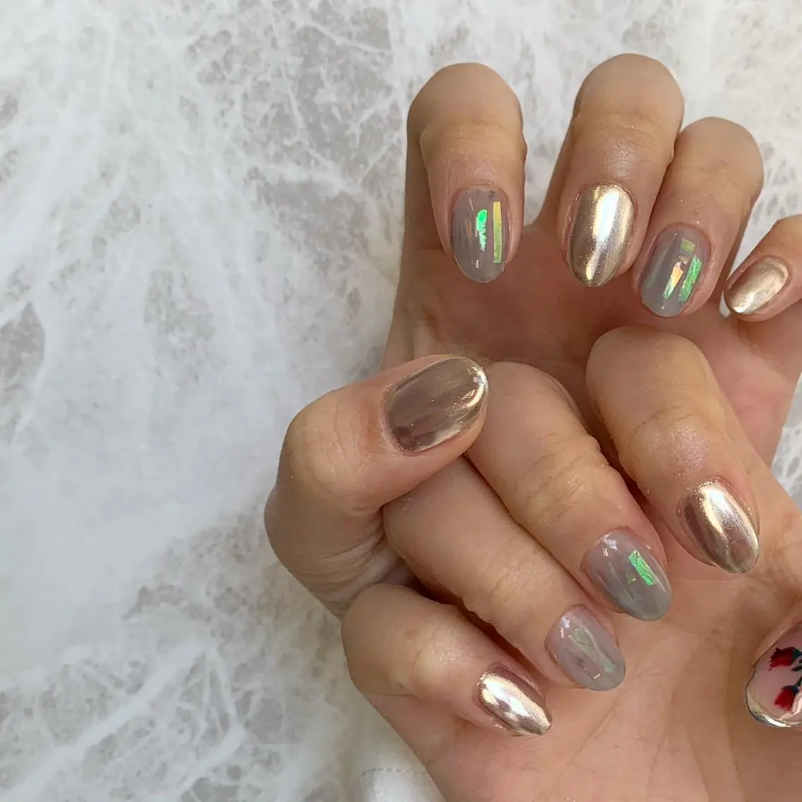 ネイル オーロラネイル ミラーネイル ハンドネイル ハンドケア lylynail YUUKAのネイルデザイン