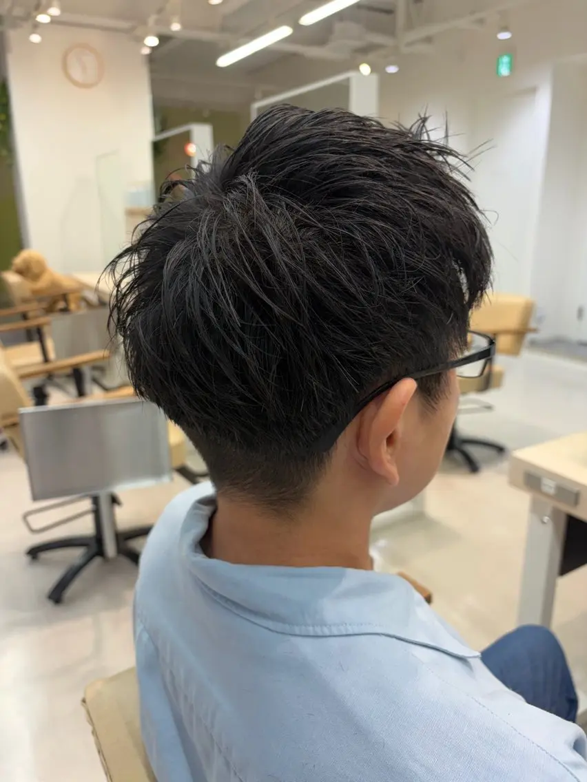 メンズ アップバング フェザーパーマ メンズパーマ 学生（メンズ向け） スパイキーショート カット スパイキーショート/ 短髪パーマ特化のヘアスタイル